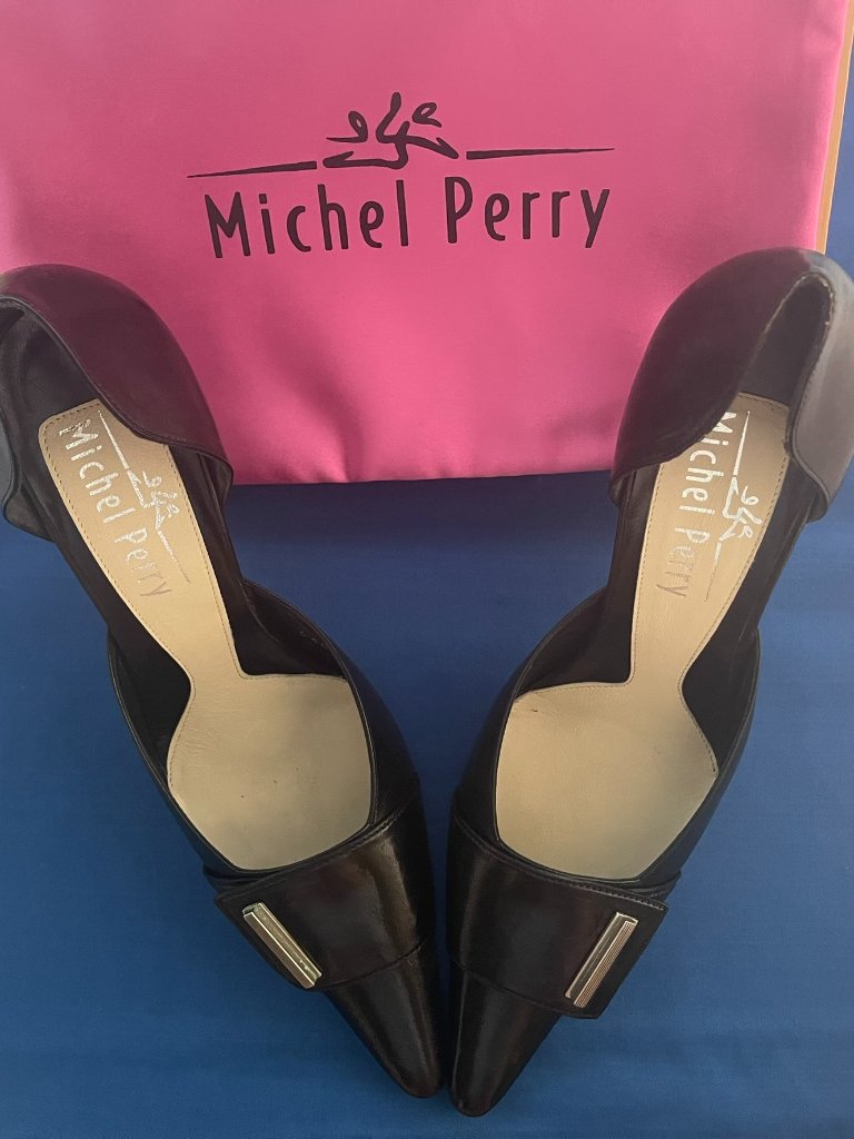 Michel Perry Black Leather Pointed-Toe Pumps Style 5407, Size 39 | Floor Model